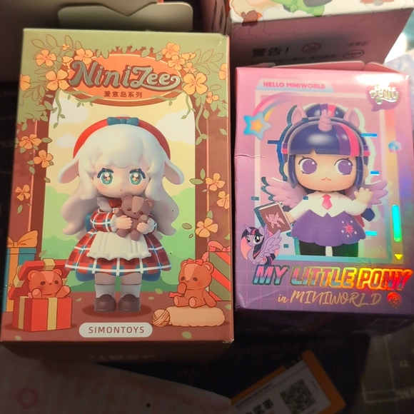 (1) Blind box FREE with Purchase of (2) or more figures/items from my closet ❤️❤ - Picture 4 of 8